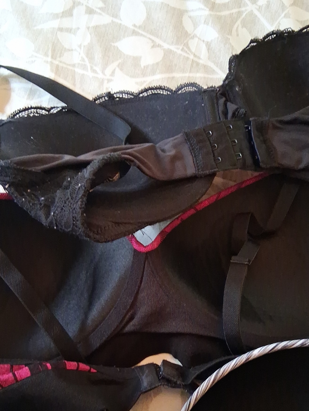 Set Of 3 Bras. - Picture 6 of 10